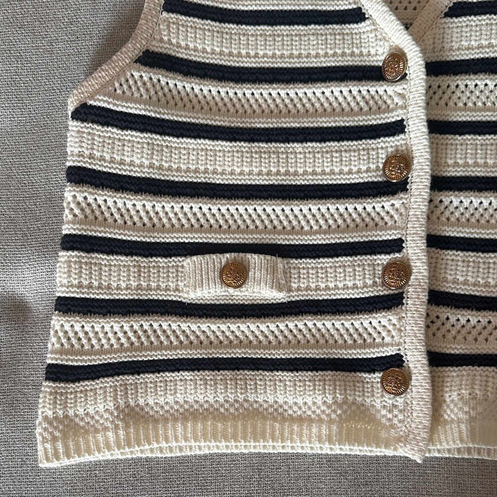 DAVI & DANI Black and Cream Knit Vest - Picture 7 of 9